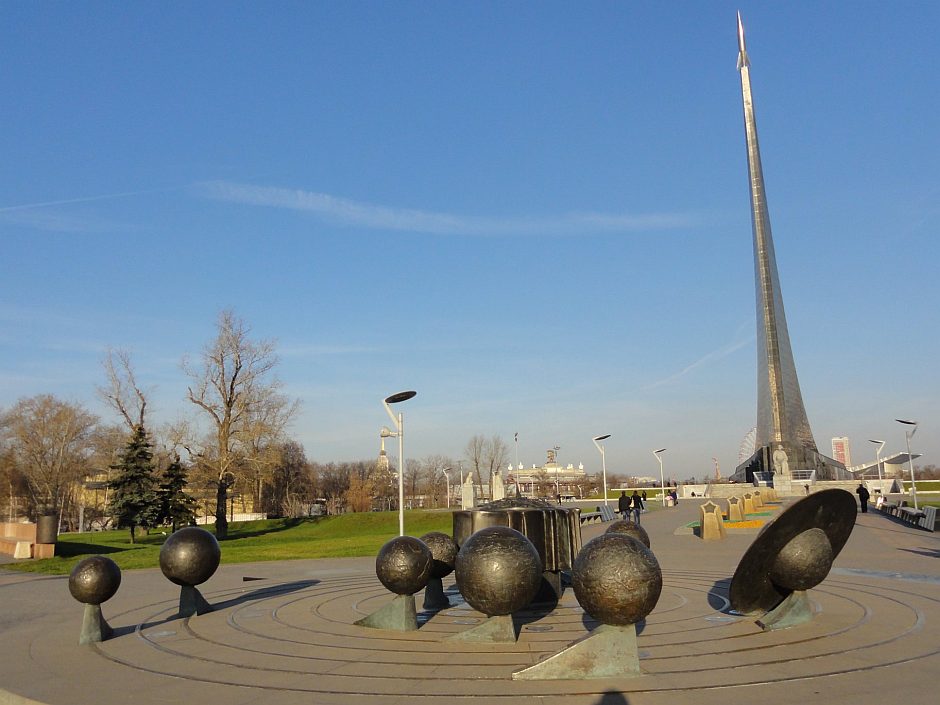 Памятник-бюст В. В Лебедеву - 4