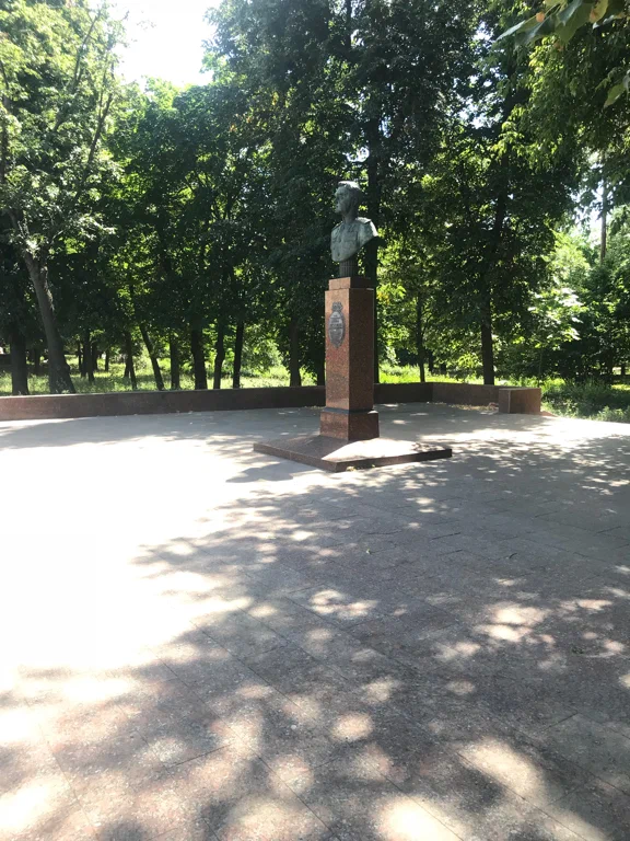 Памятник-бюст авиаконструктору Яковлеву - 6