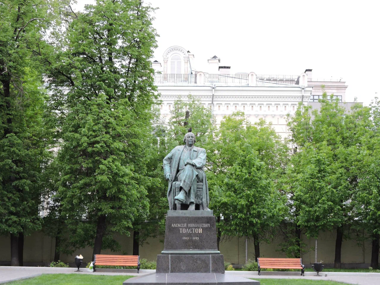Памятник А.Н.Толстому - 6