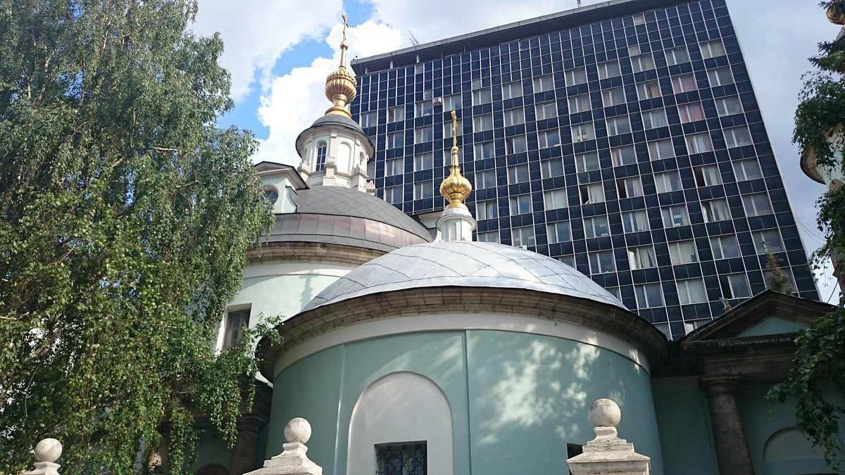 Храм святых бессребреников и чудотворцев Космы и Дамиана на Маросейке - 1