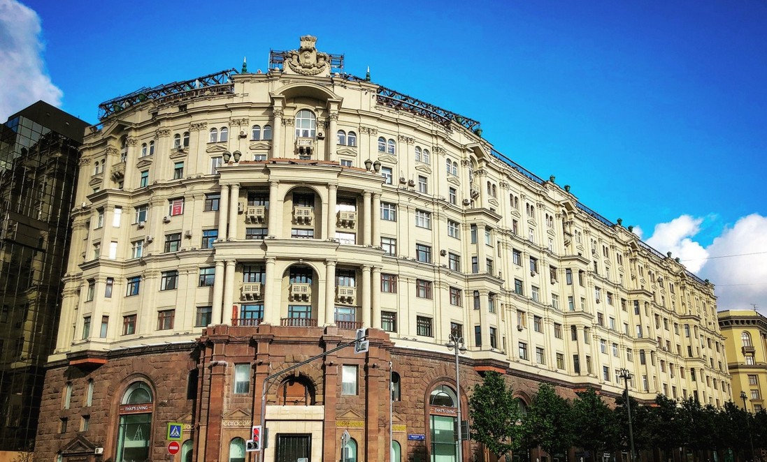 Памятная доска Ю.Б. Харитону - 3