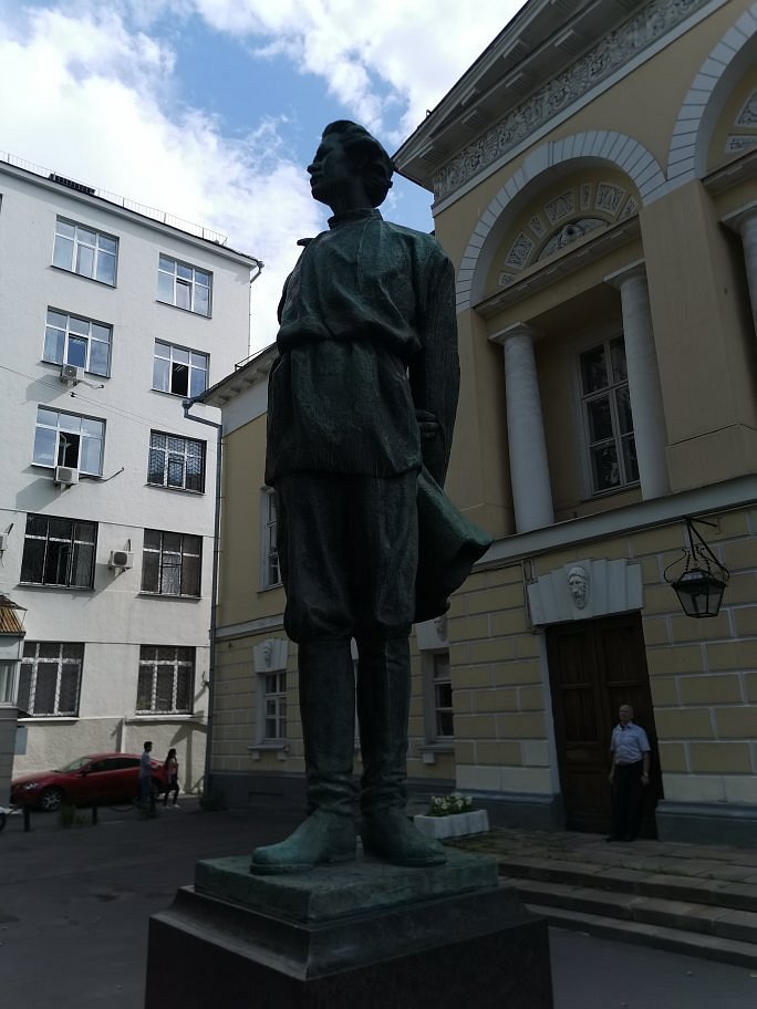 Памятник А.М. Горькому - 3