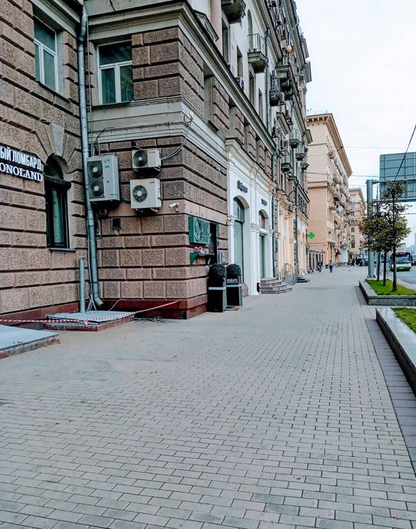 Мемориальная доска В.В. Карпову - 4
