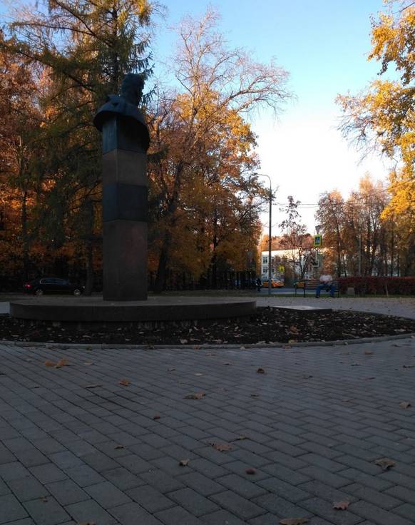 Памятник Е.В. Вучетичу - 2