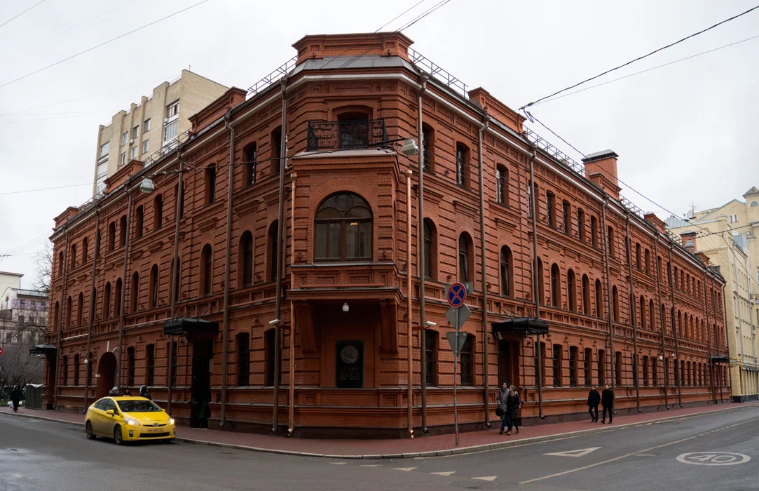 Памятная доска А.И. Сумбатову-Южину - 7