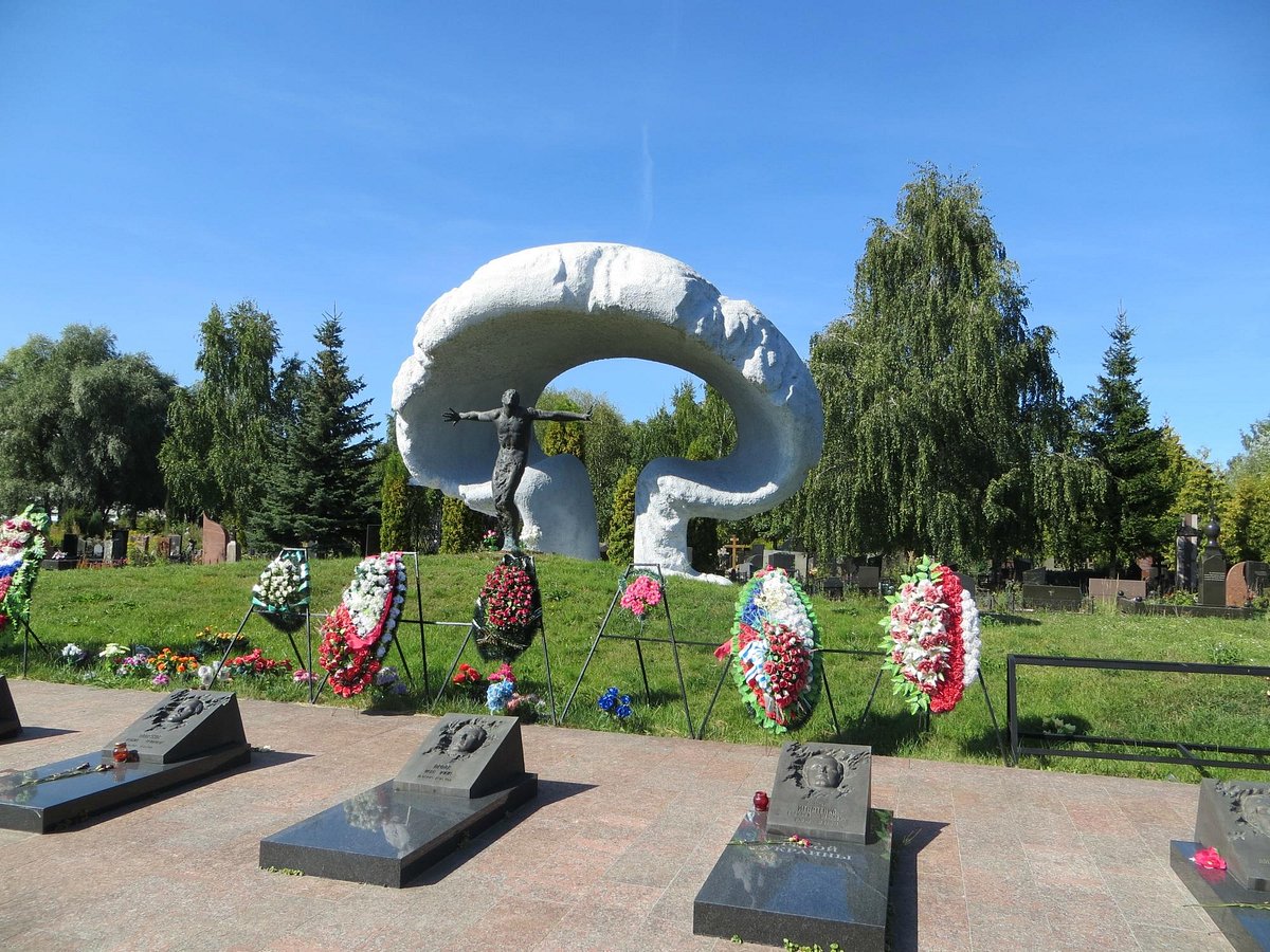 Памятник героям-чернобыльцам - 1