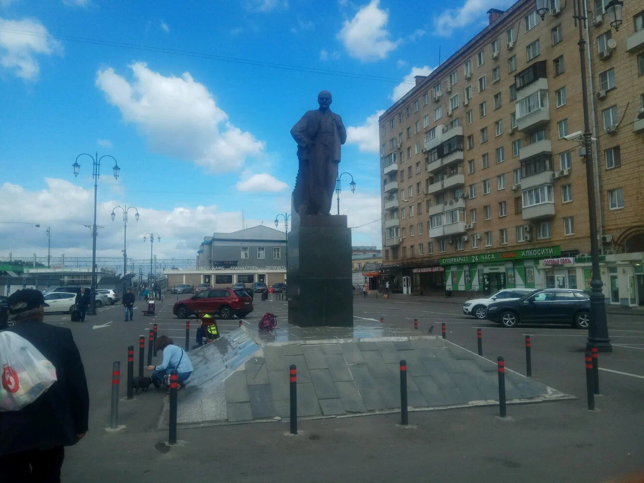 Памятник Ленину В.И  Комсомольская площадь - 1