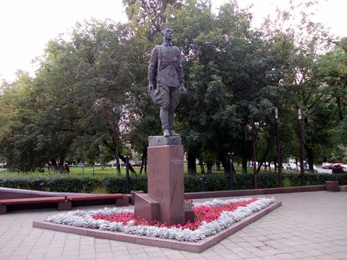 Памятник лётчику-истребителю В. В. Талалихину - 8