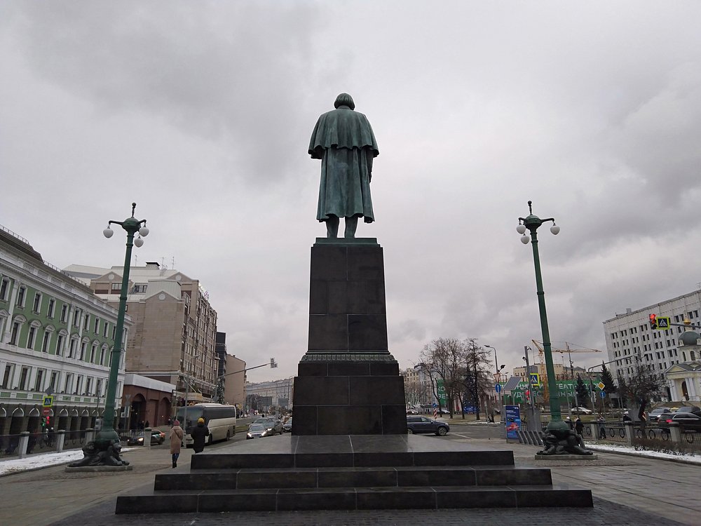 Памятник Н.В. Гоголю Гоголевский бульвар - 2