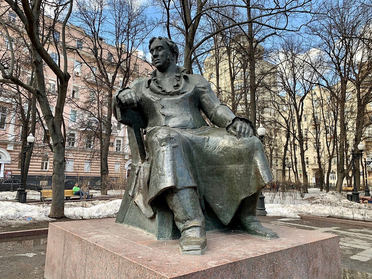 Памятник И. А. Крылову - 5