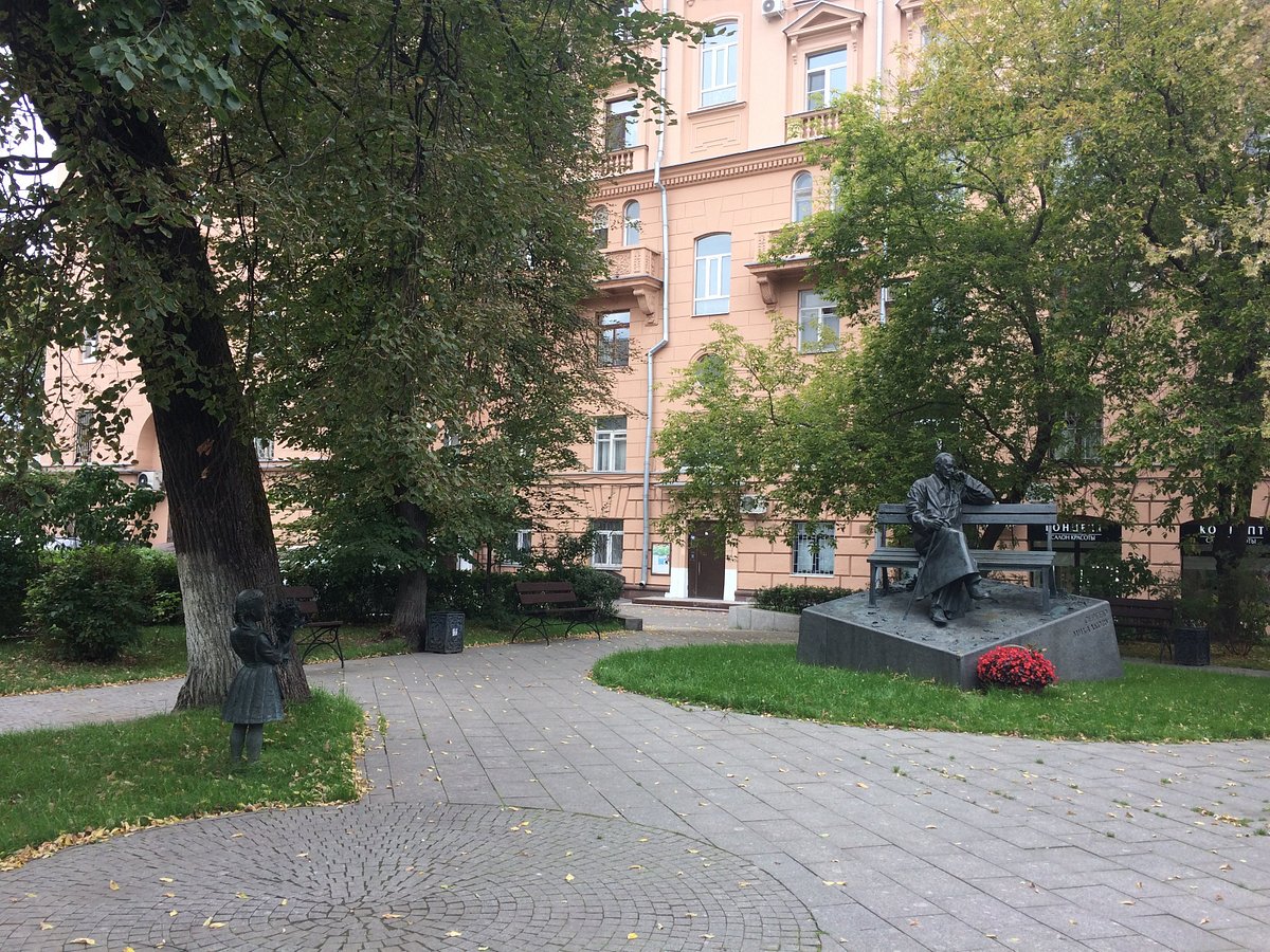 Памятник Сергею Михалкову - 8