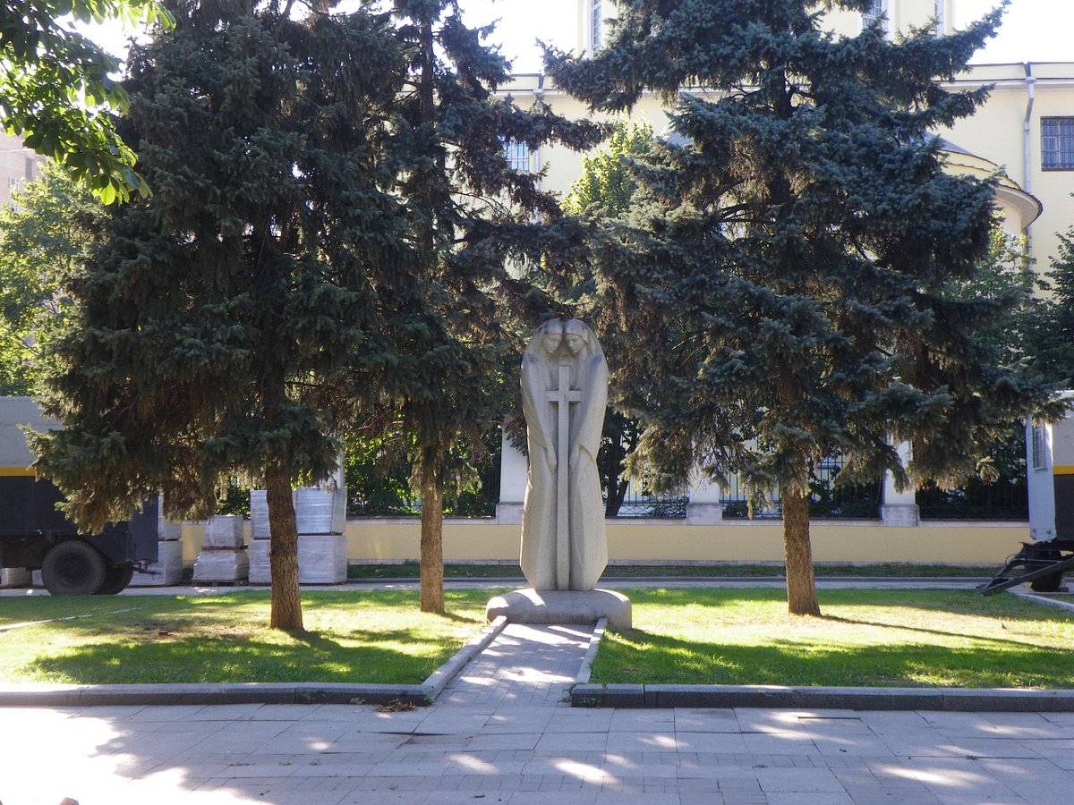 Памятник Благословенна в веках дружба народов России и Армении (&quot;Единый крест&quot;) - 4