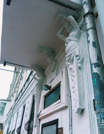 House With Pregnant Caryatids - 7