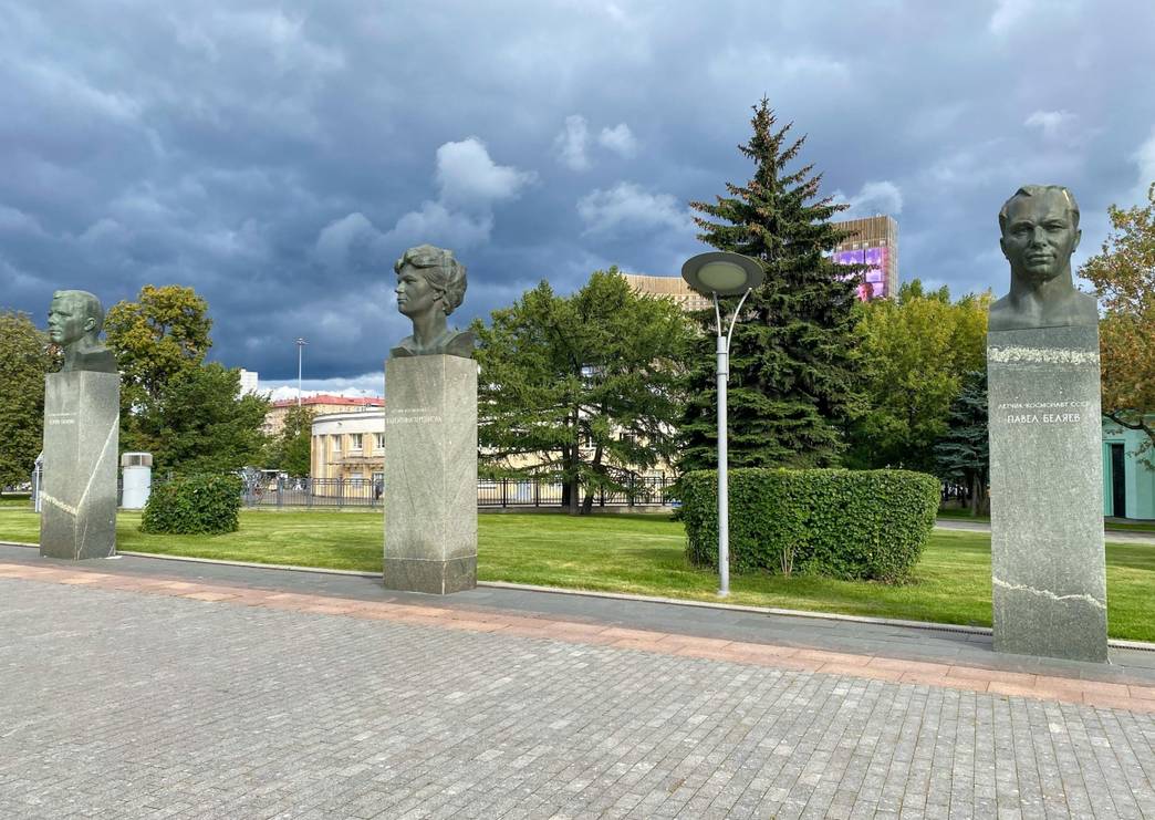 Памятник-бюст Беляеву - 1