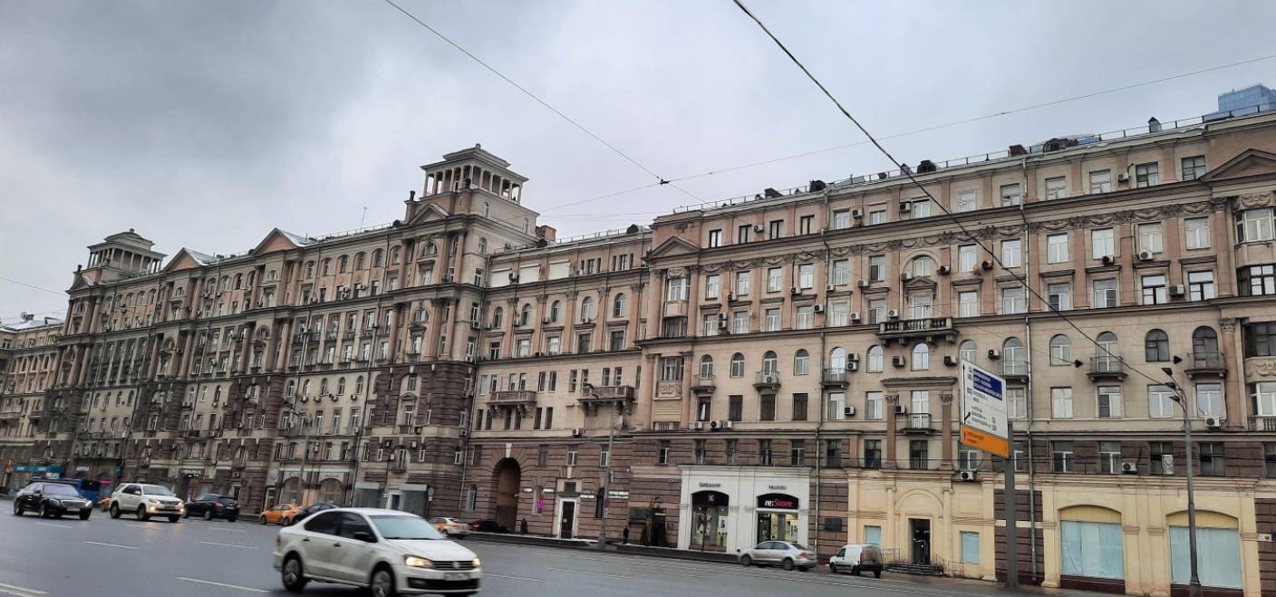Мемориальная доска В.В. Карпову - 5