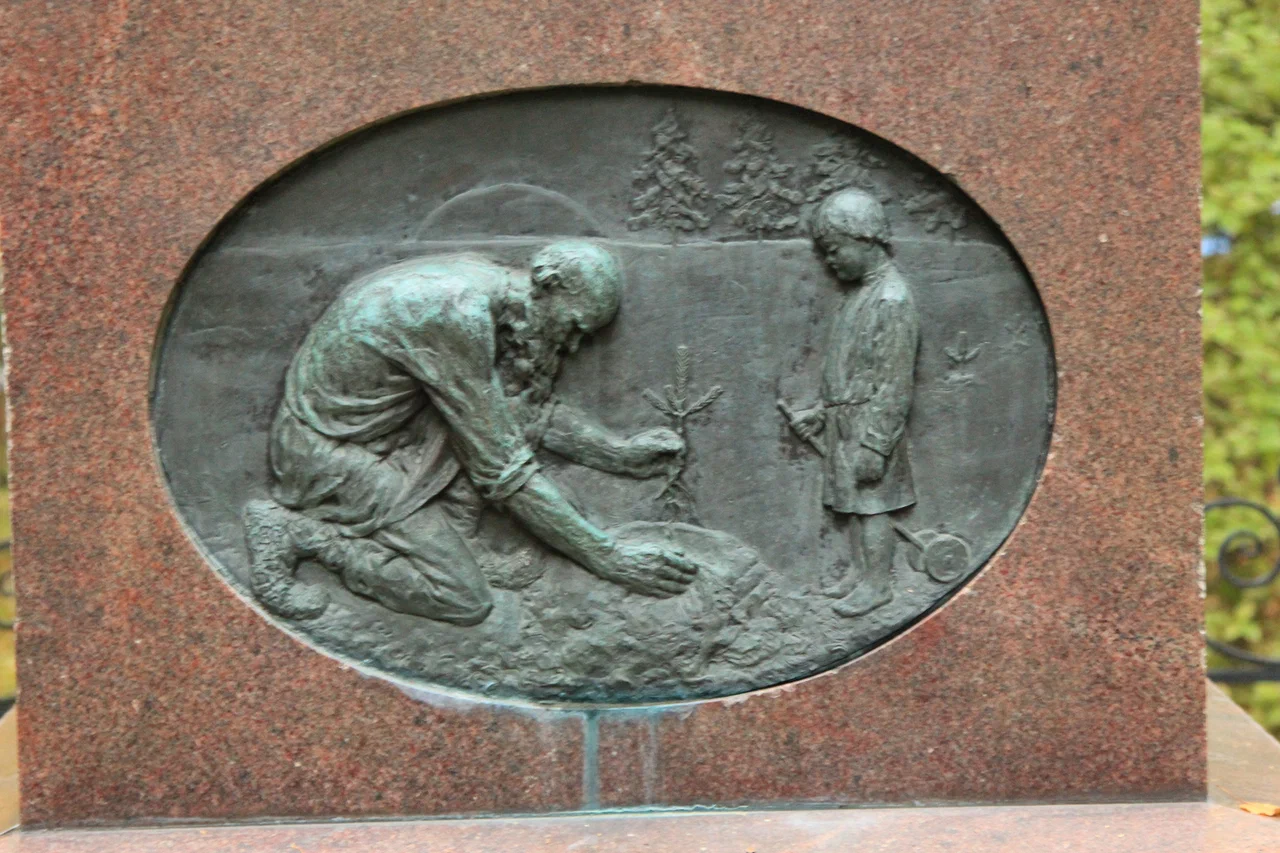 Памятный Бюст М. К. Турскому - 4