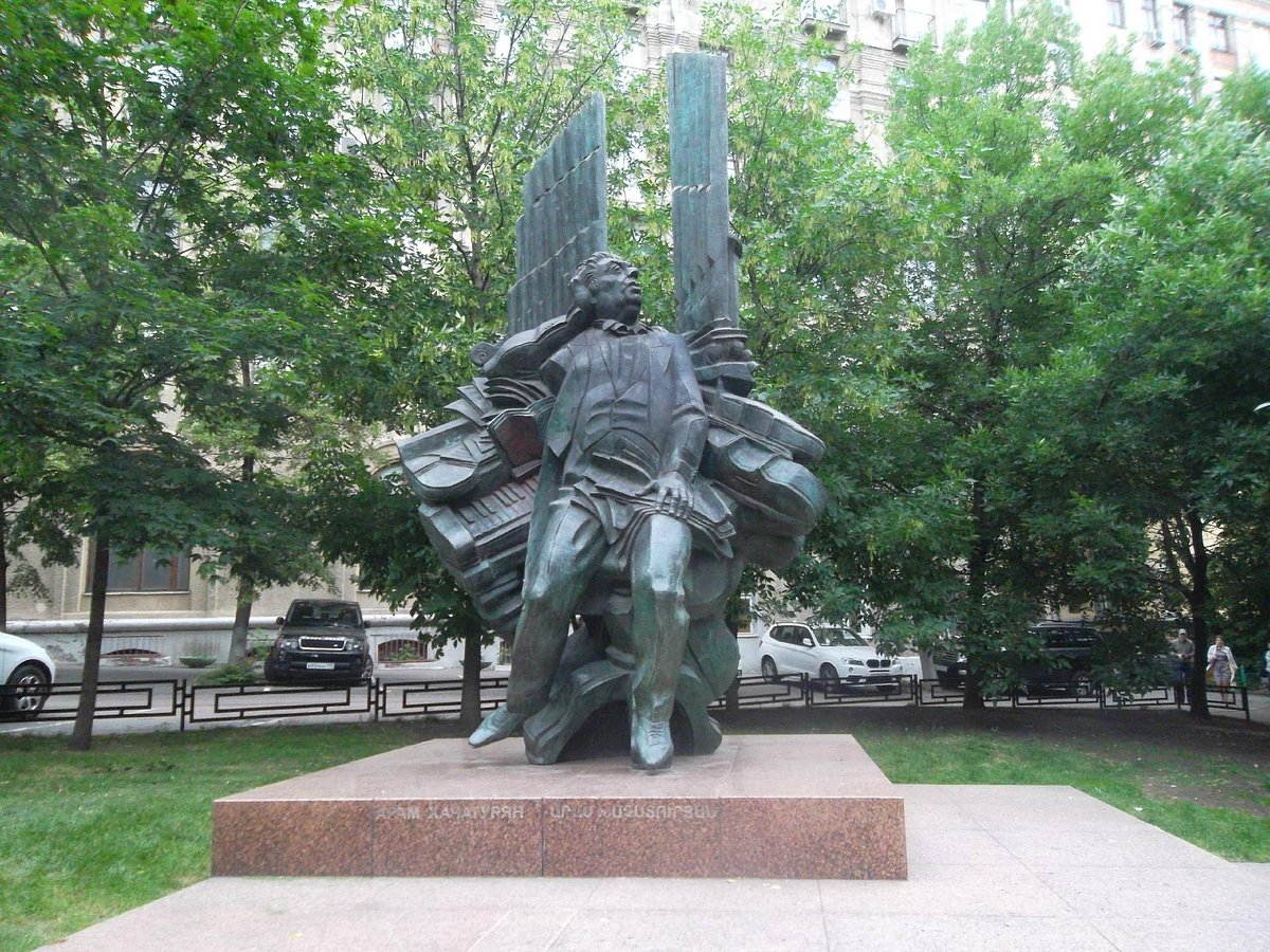 Памятник Араму Хачатуряну - 5