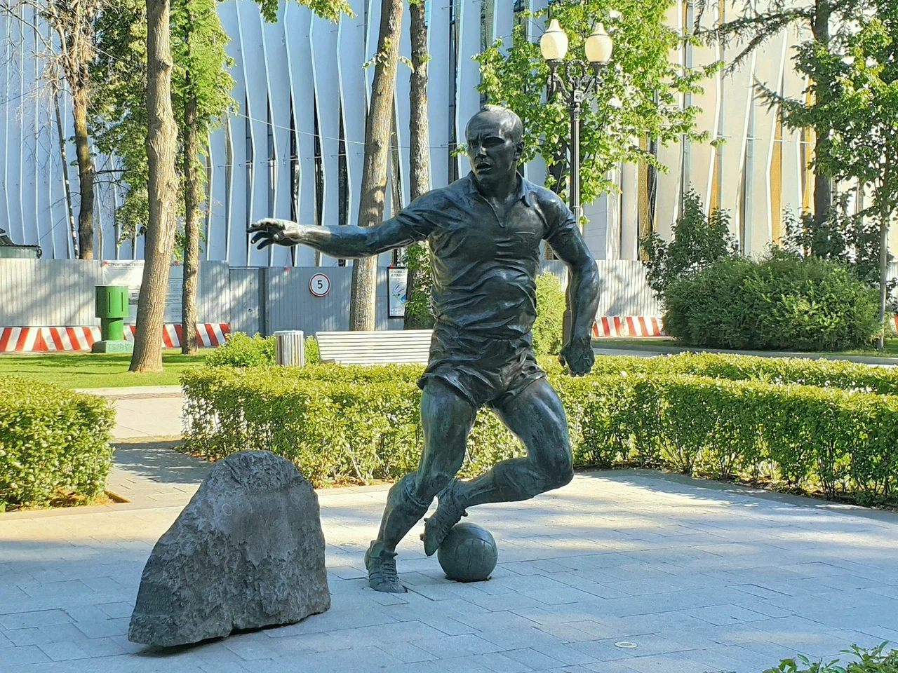 Памятник Стрельцову Э. А. в Лужниках - 6