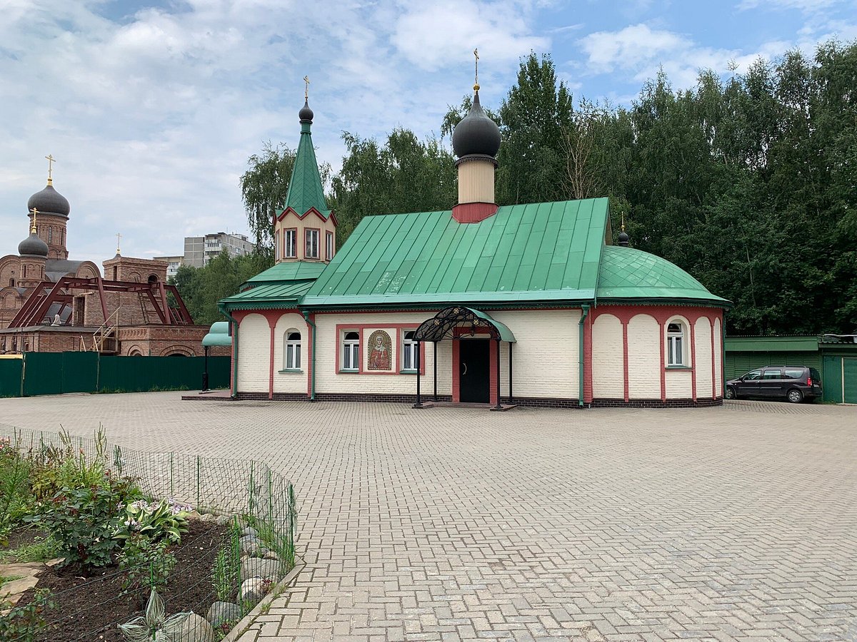 Храм великомученицы Анастасии Узорешительницы в Теплом Стане - 1