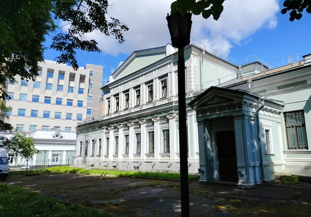 Главный дом городской усадьбы Е.П. Вандышниковой – Э.М. Банза - 1