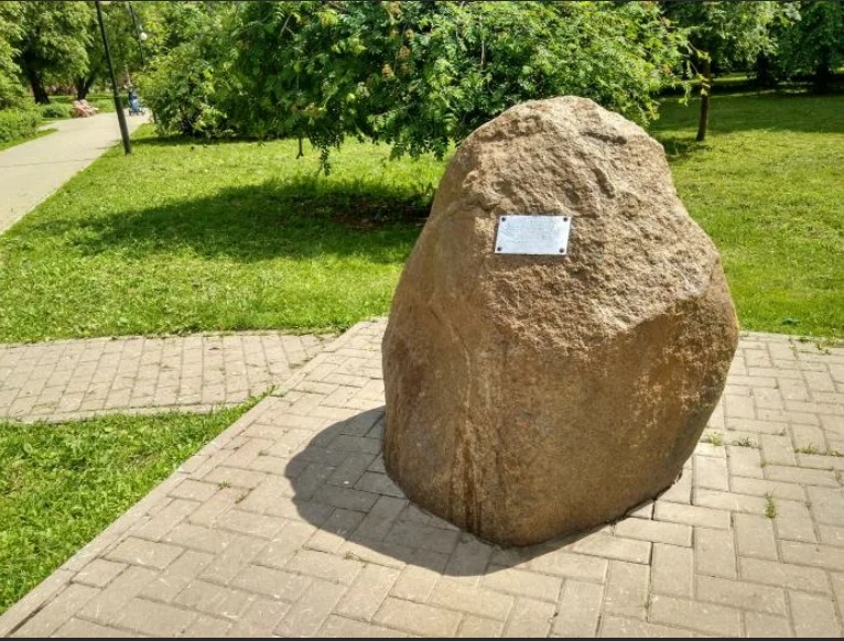 Памятник авиаторам, погибшим на Ходынском поле - 3