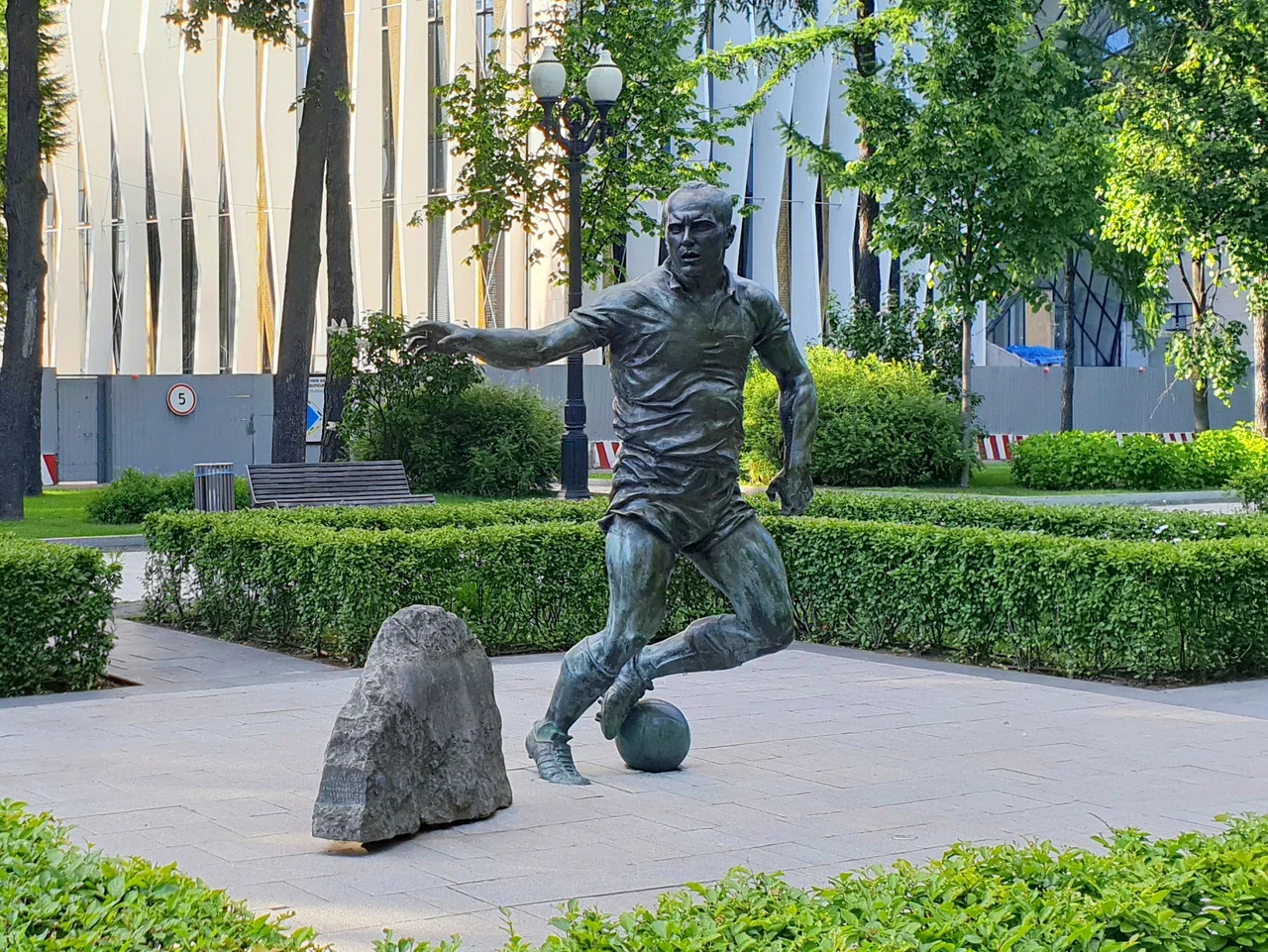 Памятник Стрельцову Э. А. в Лужниках - 7