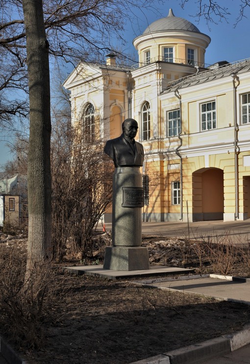 Памятник Давыдовскому И. В. - 5