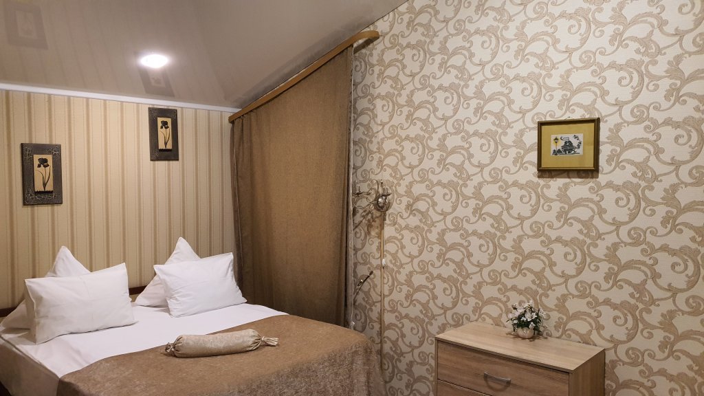 Отель Lemon Joe Hotel - 1