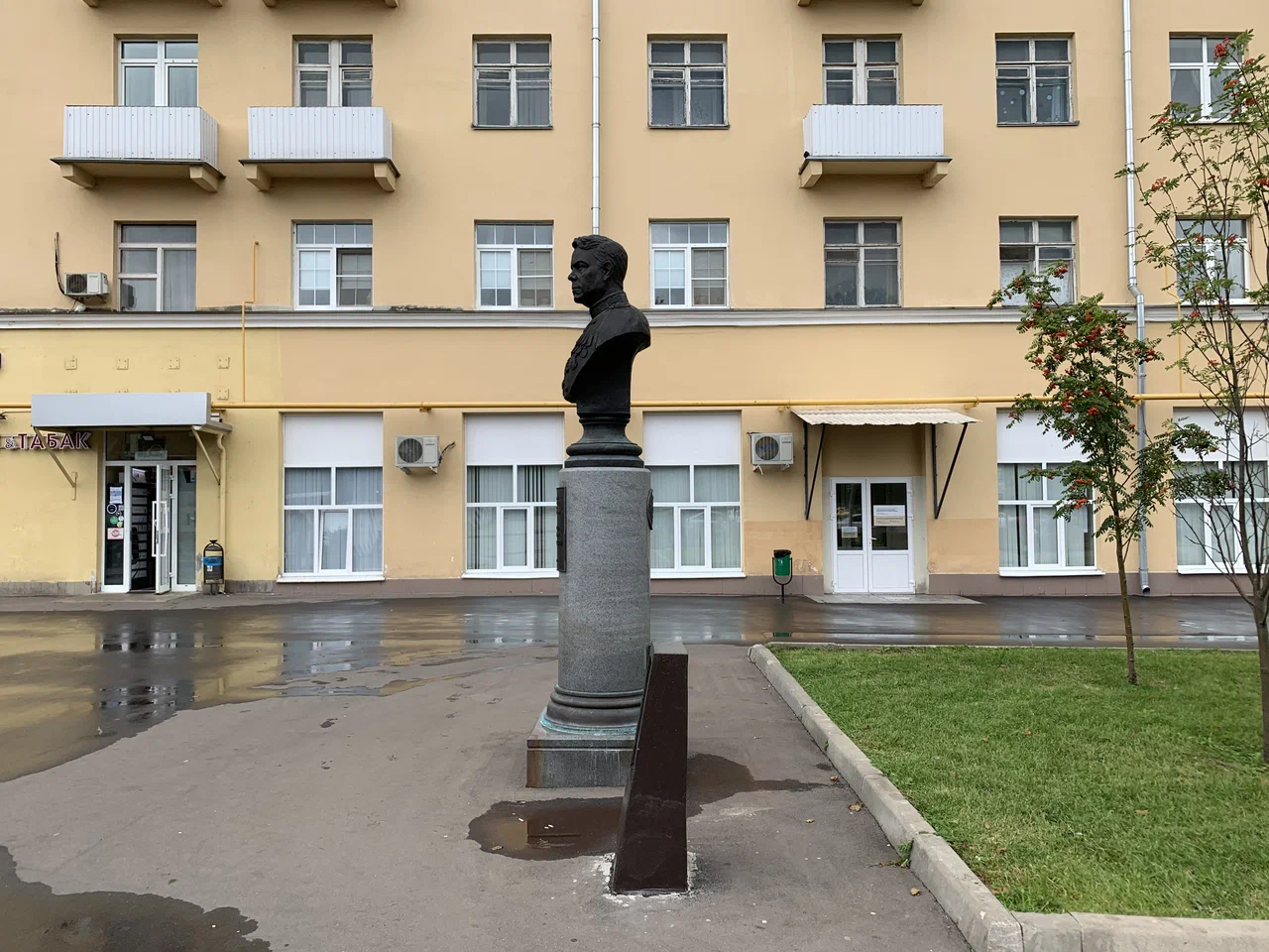 Памятный Бюст А.м. Василевскому - 2