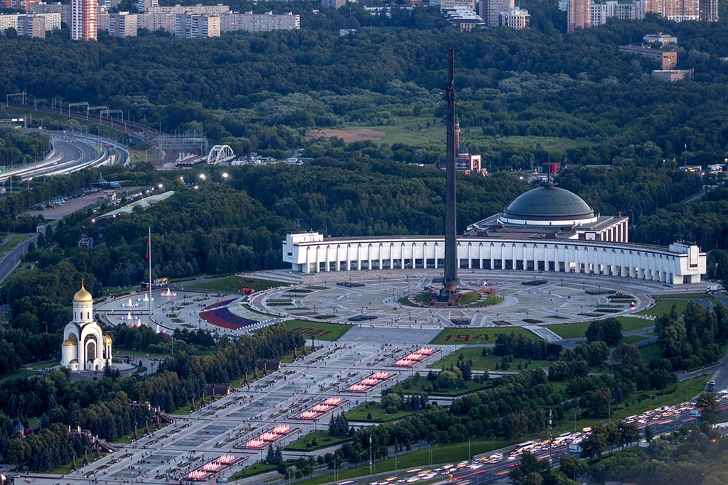 Насыпь над путями у Парка Победы - 1