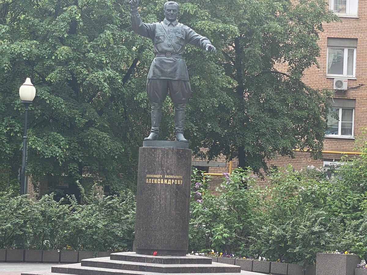 Памятник А.В. Александрову - 5