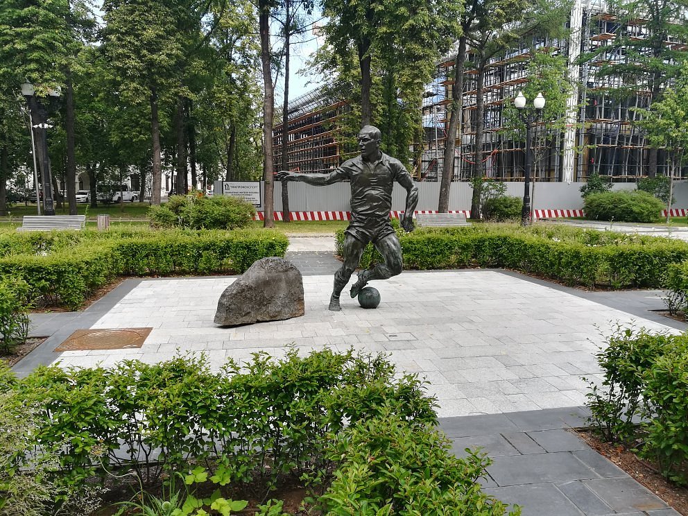 Памятник Стрельцову Э. А. в Лужниках - 2