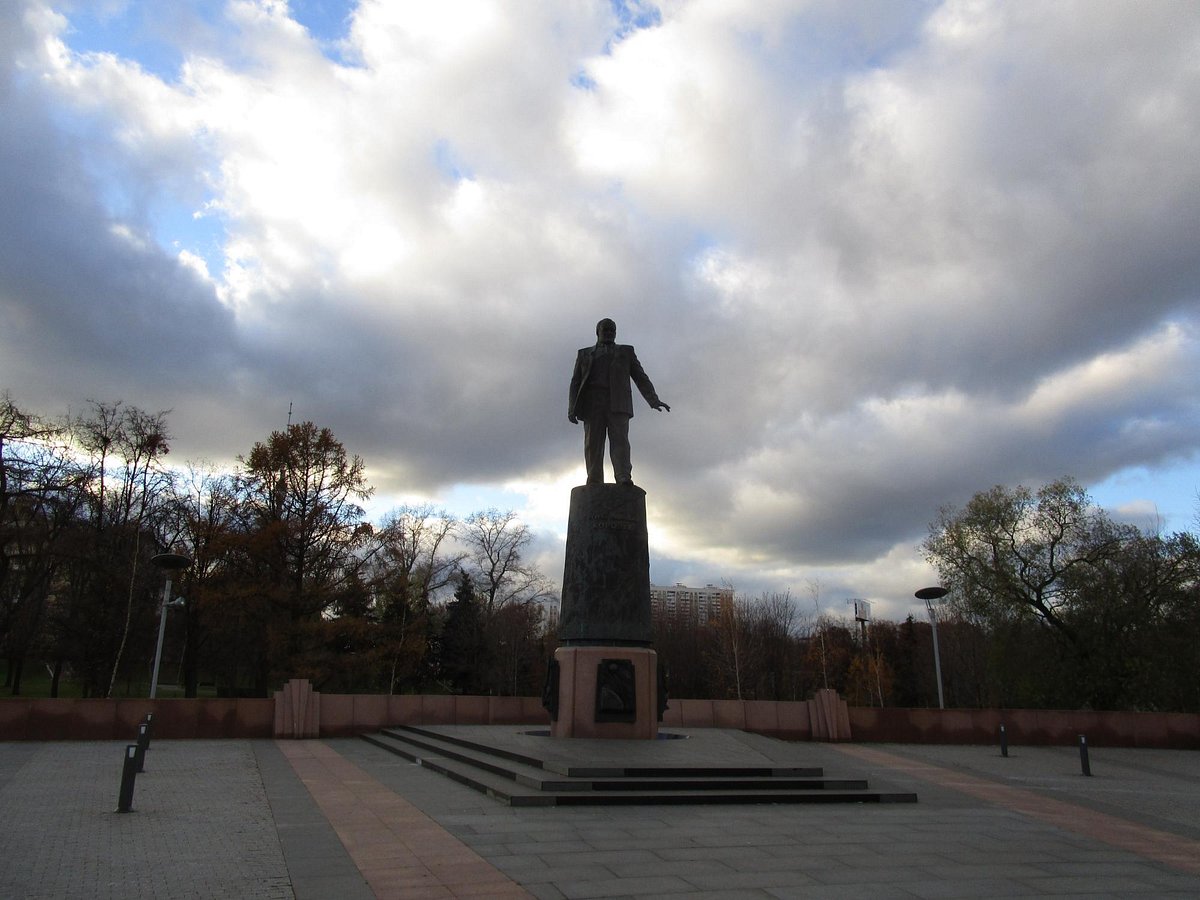 Памятник Королёву - 6