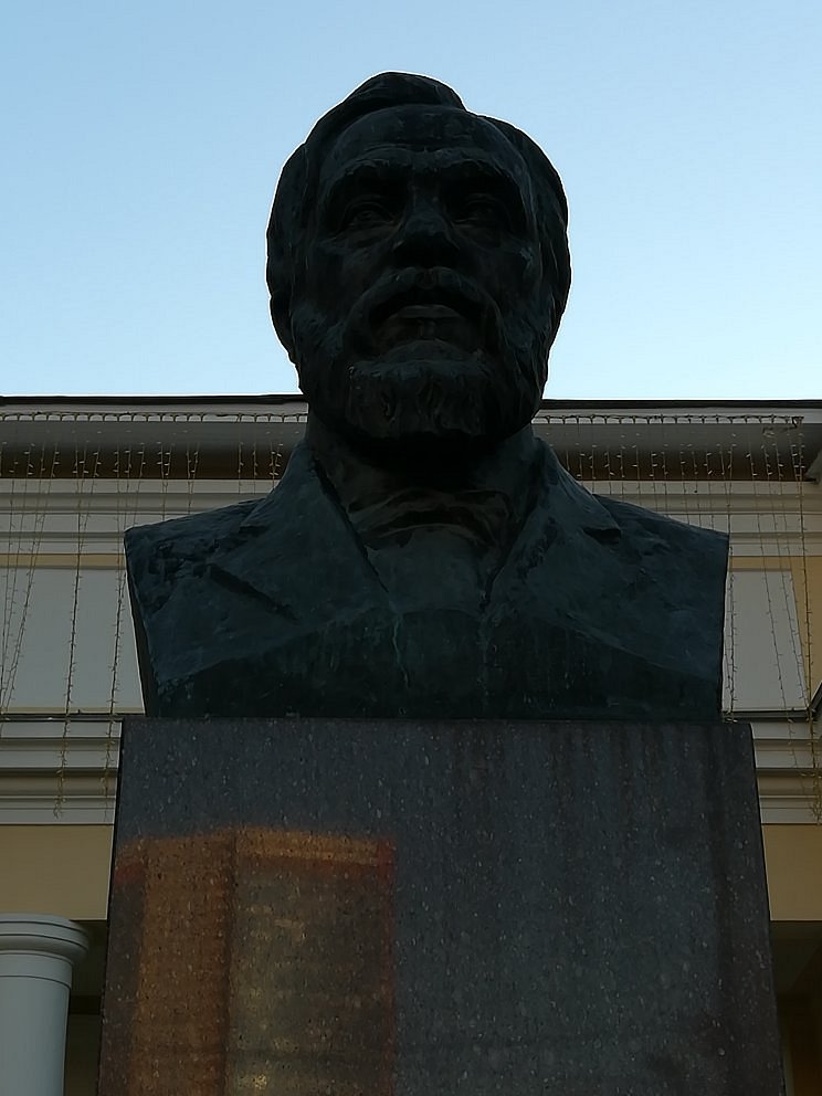 Памятник-бюст С. П. Боткину - 2