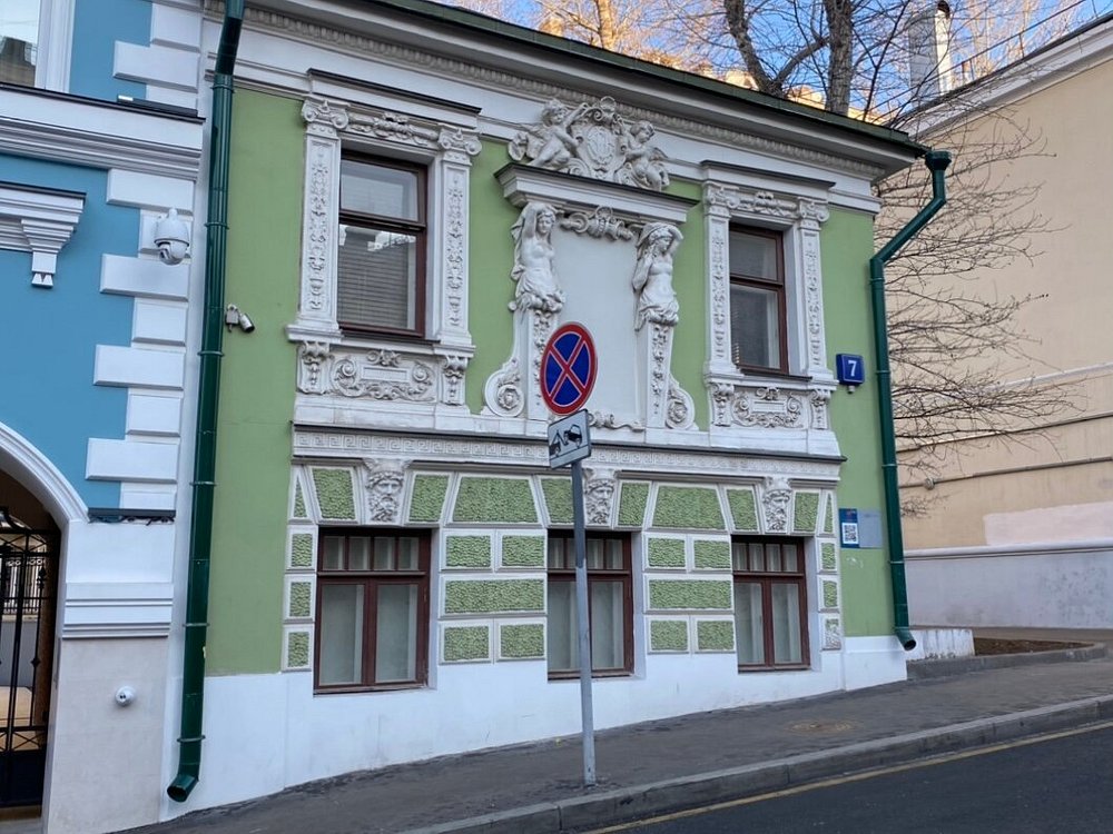 Дом Петра Сысоева . Дом с кариатидами - 5