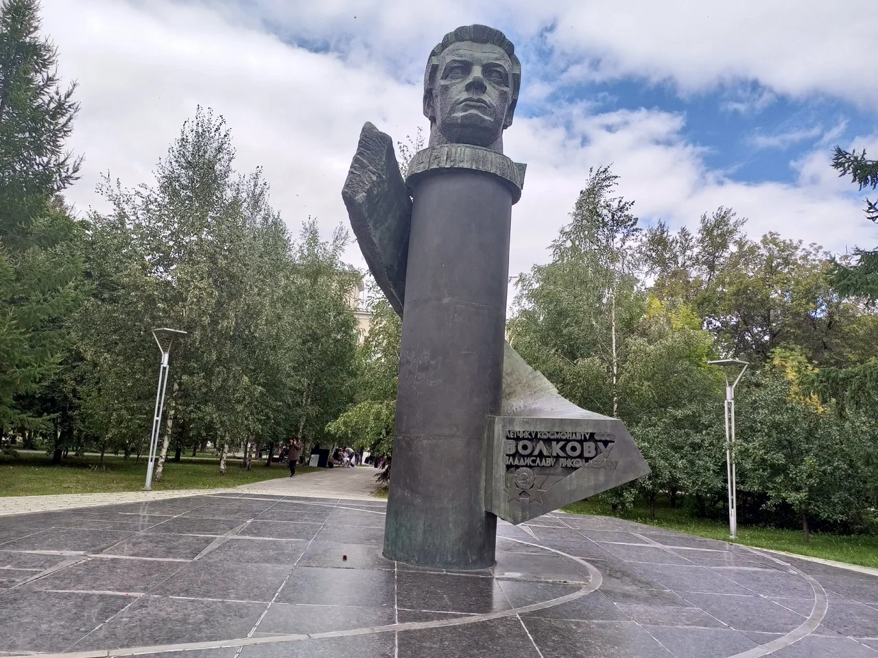 Памятник-бюст В. Н. Волкову - 1