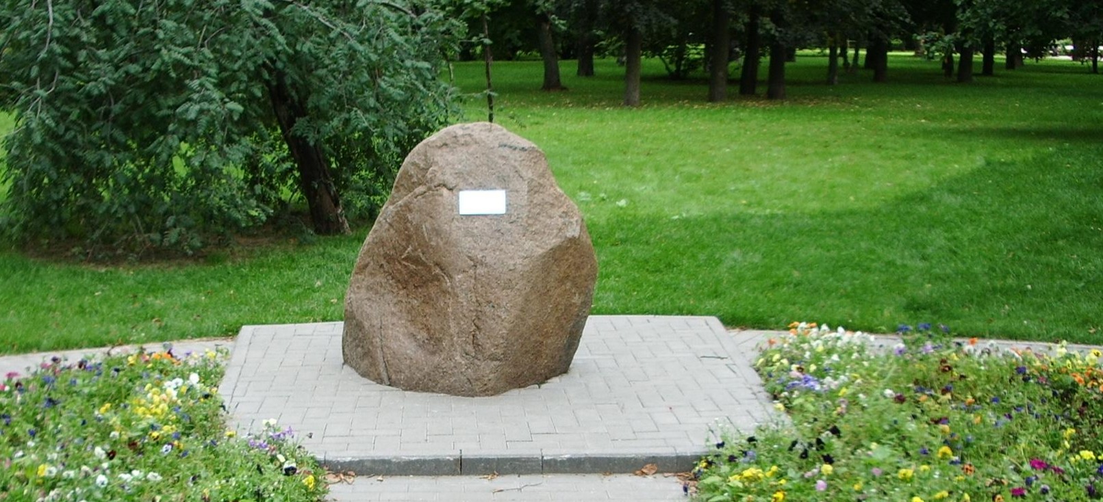 Памятник авиаторам, погибшим на Ходынском поле - 2