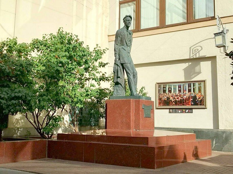 Памятник А.П.Чехову - 4