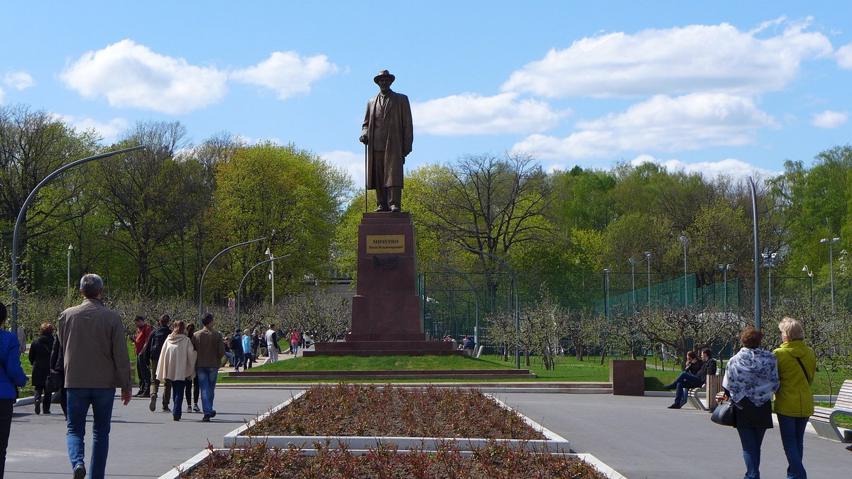 Памятник Мичурину на ВДНХ - 1