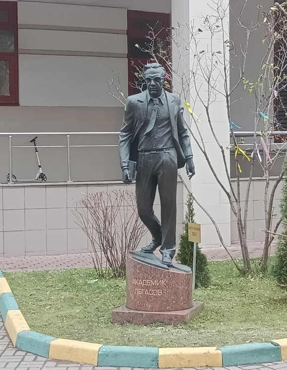 Памятник Валерию Легасову - 4