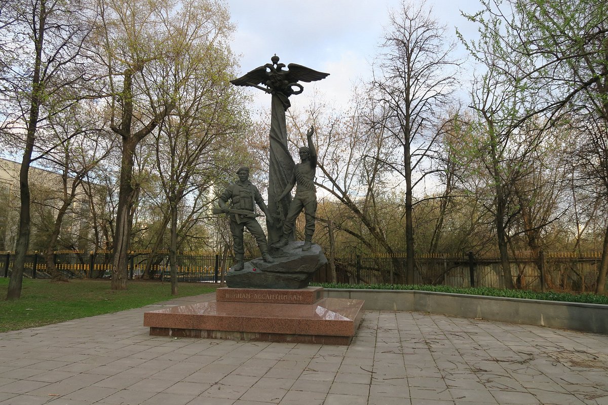 Памятник воинам-десантникам - 1