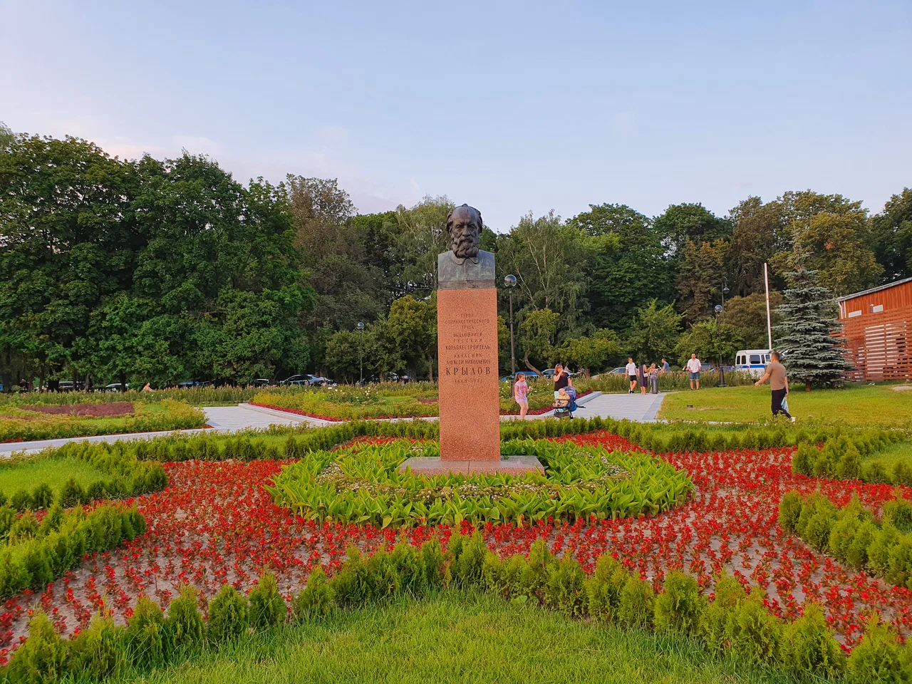 Памятник кораблестроителю А.Н.Крылову - 3