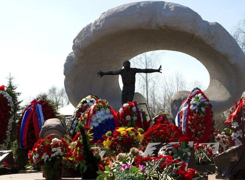 Памятник героям-чернобыльцам - 6