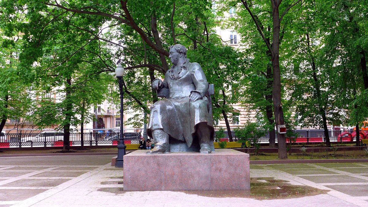 Памятник И. А. Крылову - 1