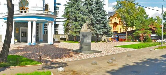 Памятный бюст А.Н. Костякову - 1
