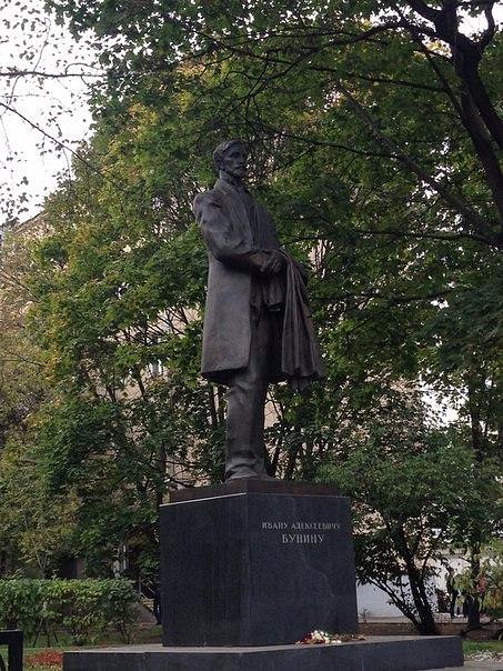 Памятник И.А.Бунину - 3