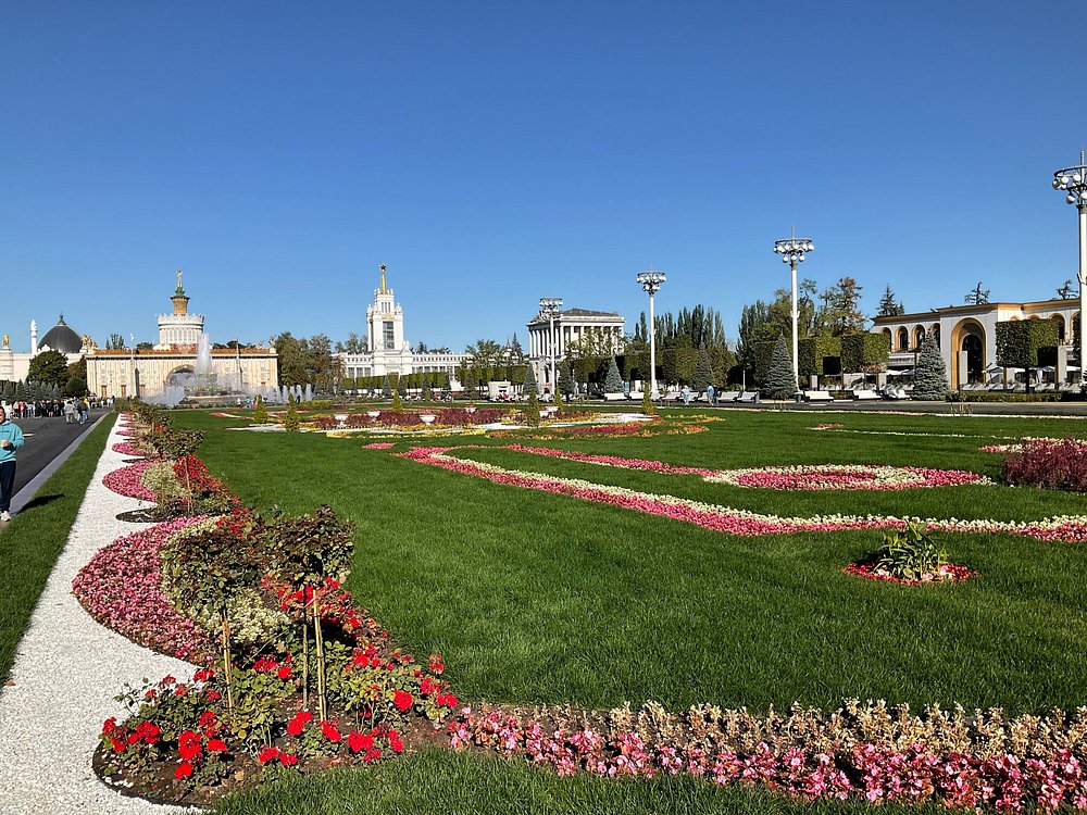 Цветочный партер фонтана Дружба народов - 2