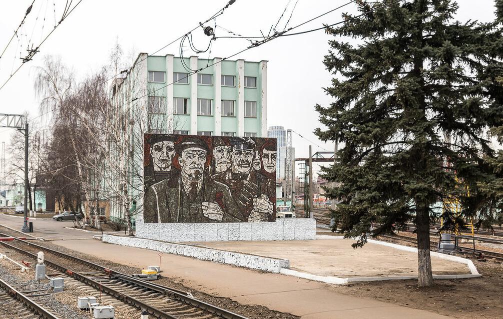 Мозаичное панно возле Локомотивного депо им. Ильича - 4