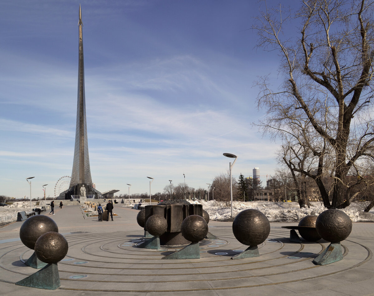 Памятник-бюст В. В Лебедеву - 7