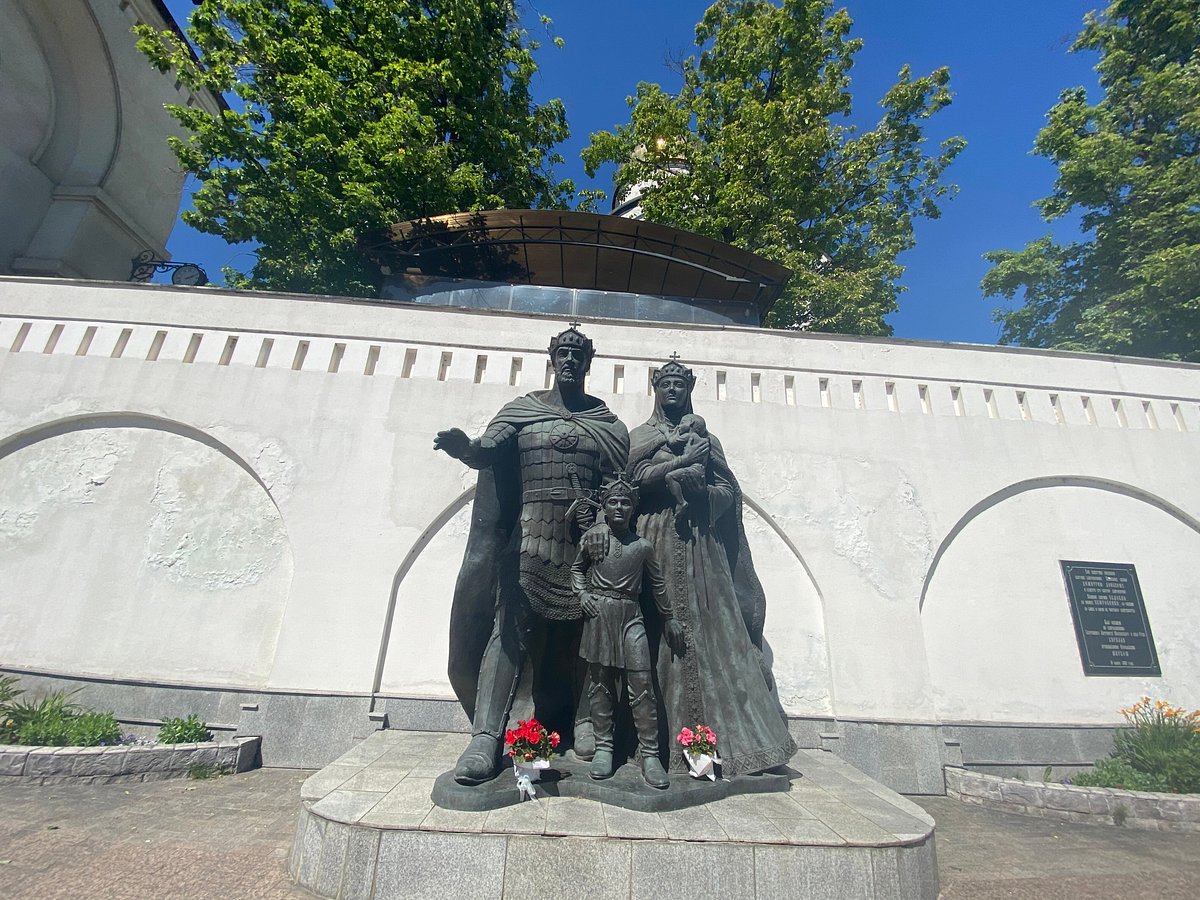 Памятник святым Евдокии Московской и Дмитрию Донскому с детьми - 6